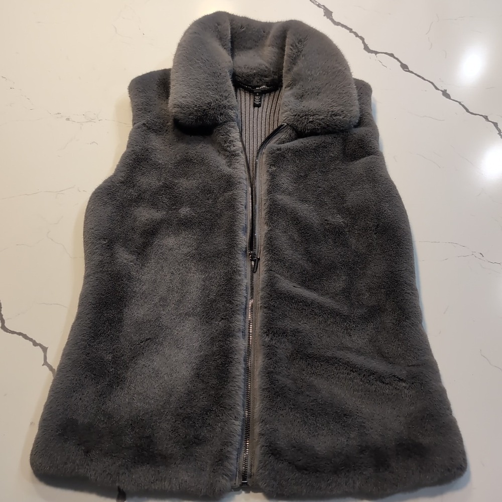 WHBM Womens Super Soft Faux Fur Ribbed Knit Zip Vest S Smoked Pearl Gray